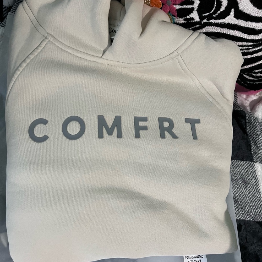 COMFRT Women's Cream Hoodie Sweater